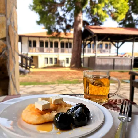 Aura House 펜션 돌나반야